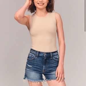 High waisted 4 inch mom short A&F brand new!